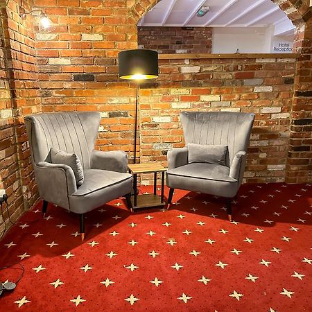 The Angel Hotel Алтон Екстериор снимка