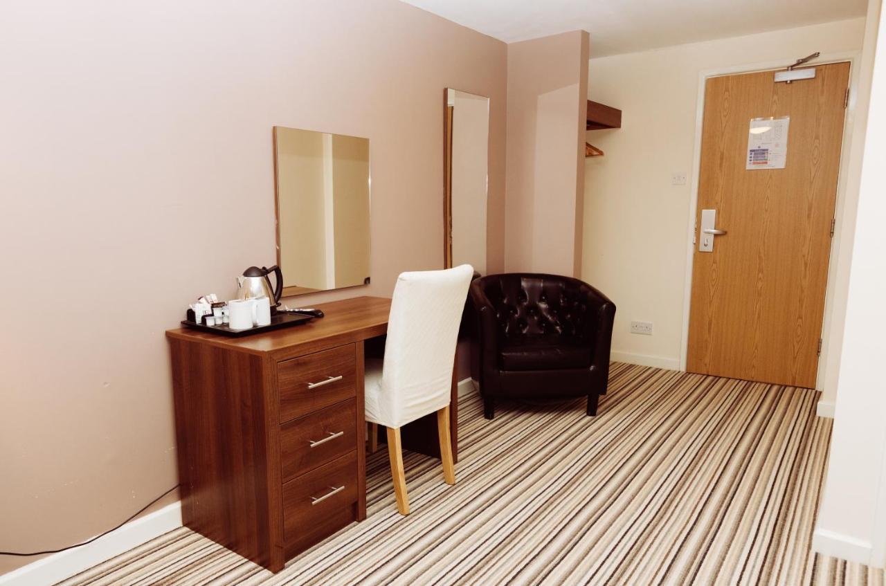 The Angel Hotel Алтон Екстериор снимка