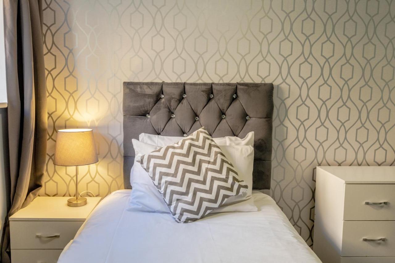 The Angel Hotel Алтон Екстериор снимка