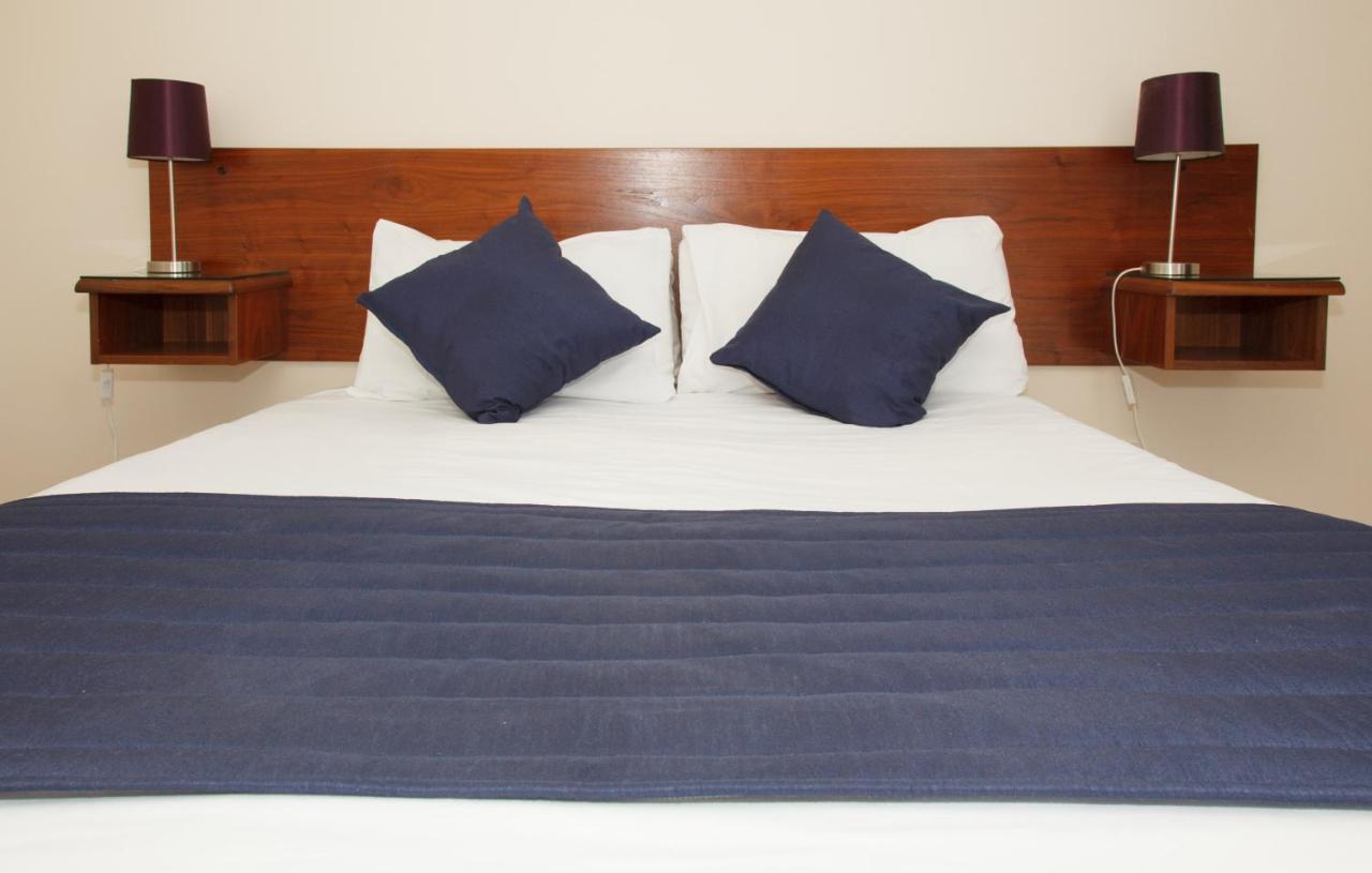 The Angel Hotel Алтон Екстериор снимка