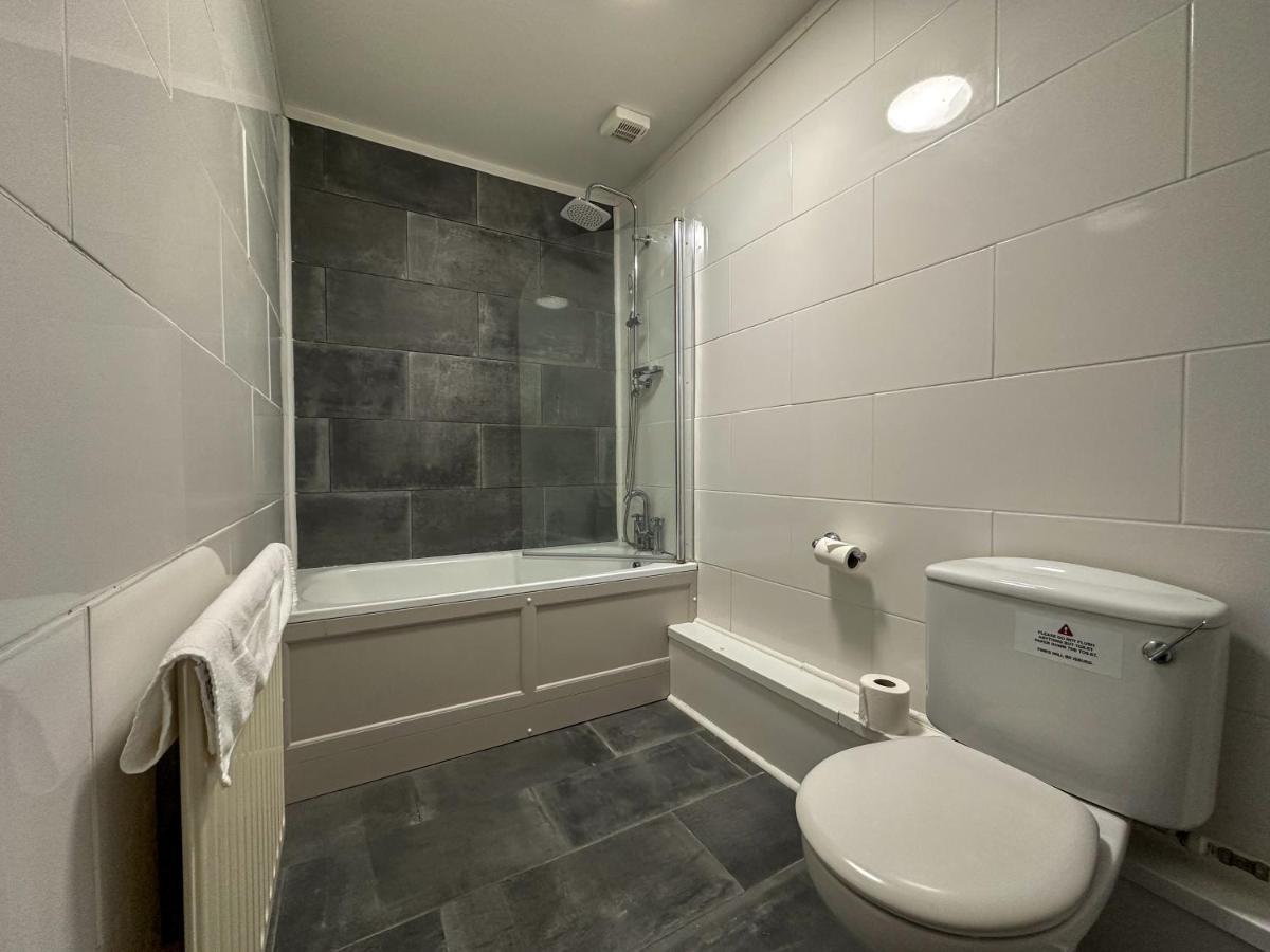 The Angel Hotel Алтон Екстериор снимка