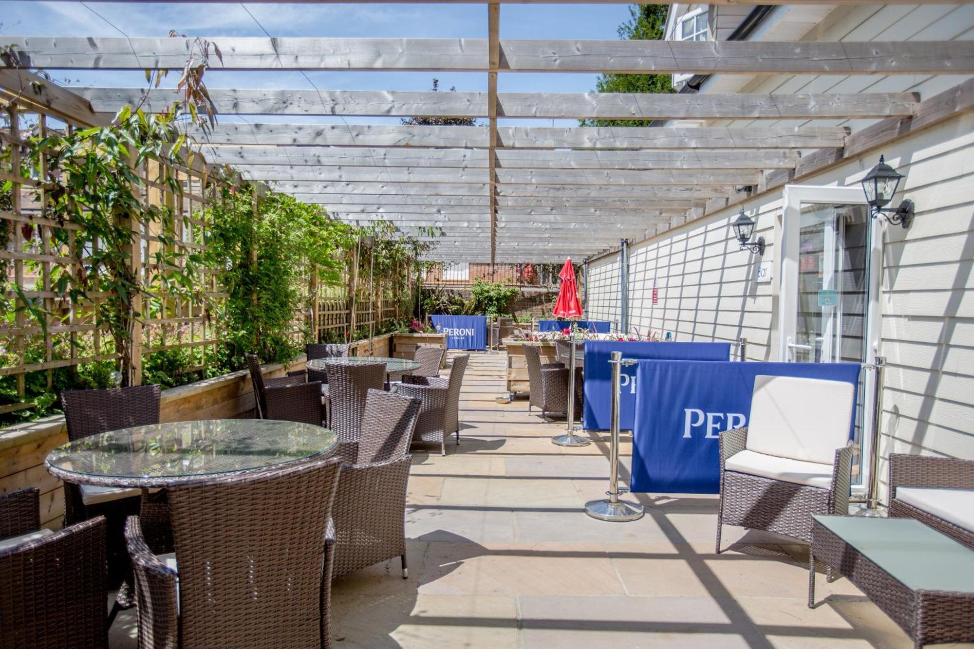 The Angel Hotel Алтон Екстериор снимка