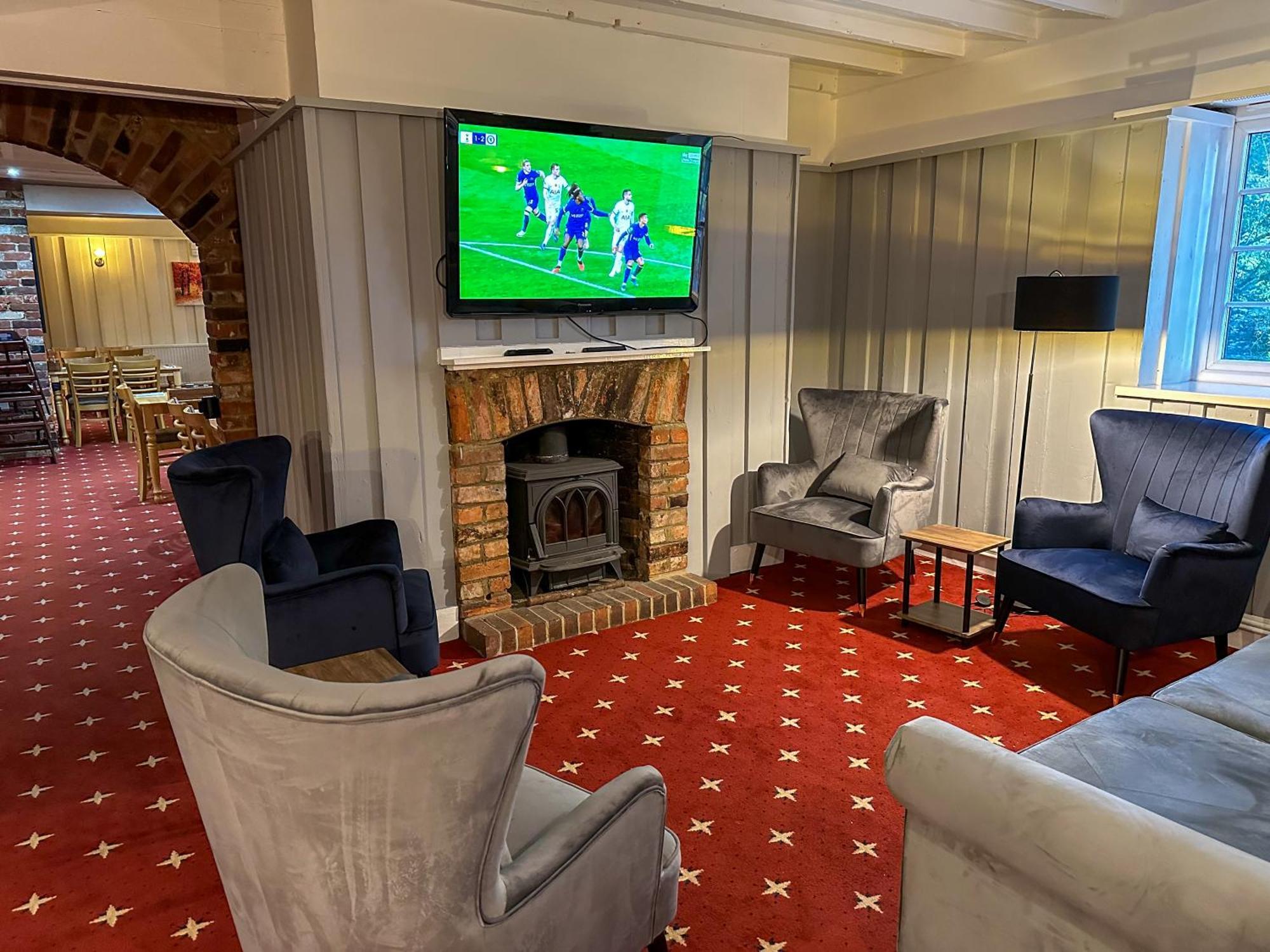 The Angel Hotel Алтон Екстериор снимка